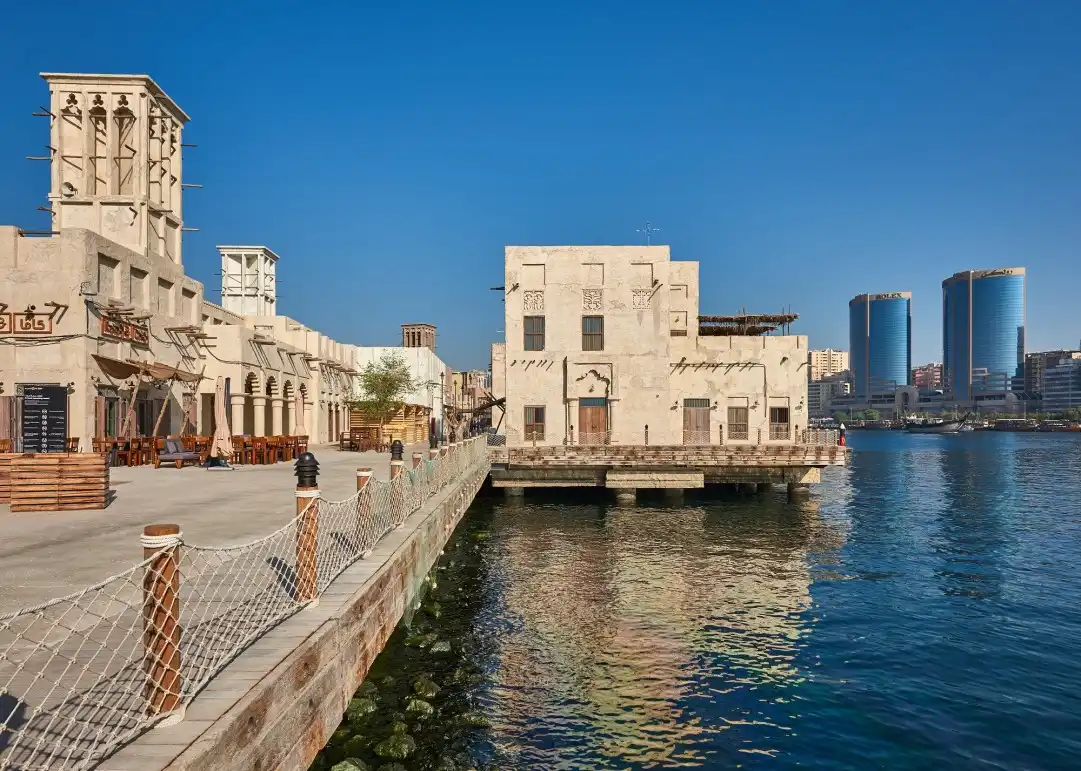 Al Seef ist ein Gebiet am Ufer des Dubai Creek.