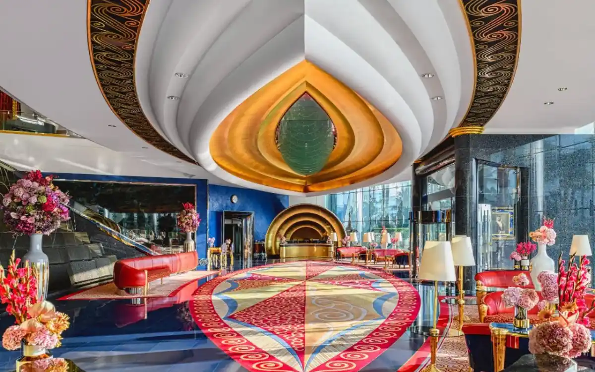 Burj Al Arab, symbole de l'hôtel le plus luxueux du monde.