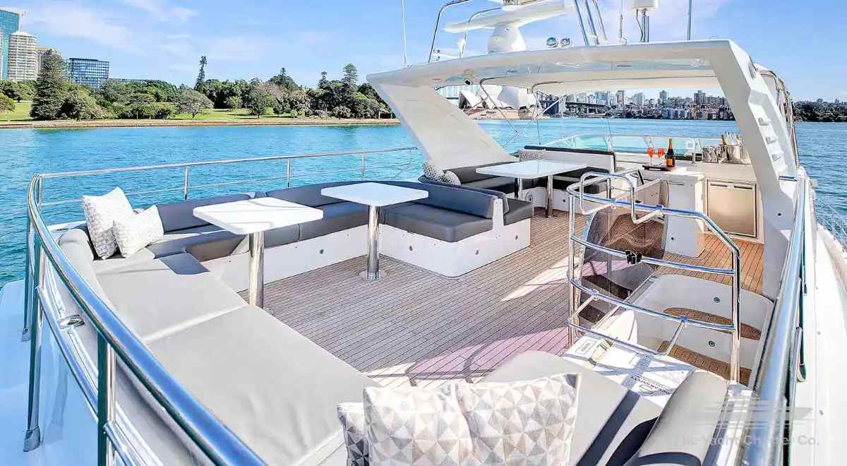 Prix du tour en bateau Mega Yacht Ocean Empress