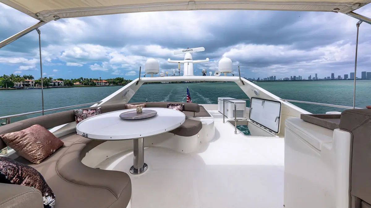 La différence entre le Megayacht Ocean Empress et les autres yachts de Dubaï.