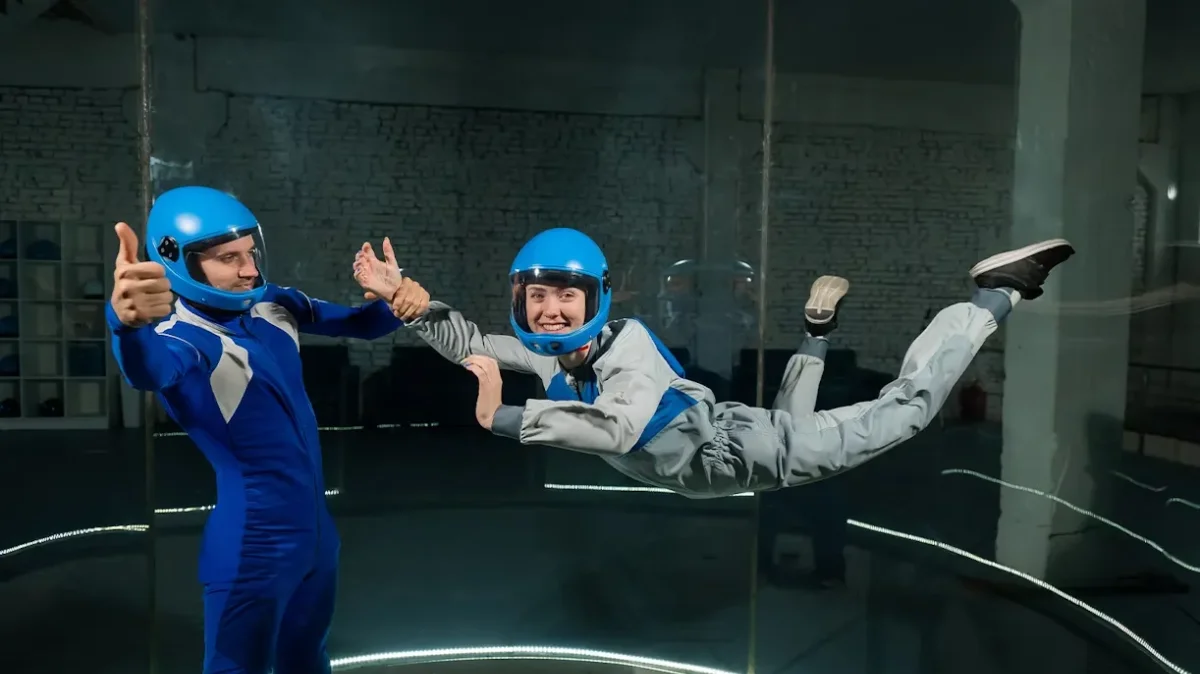 How does flying in a wind tunnel work?