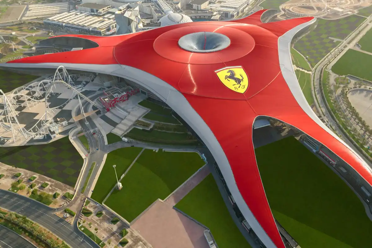 Ferrari Achterbahn