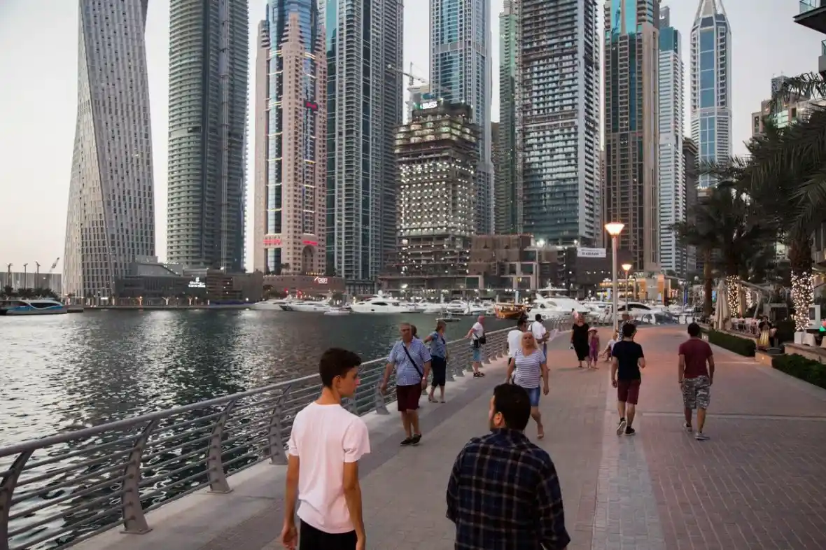 Promenade au Marina Walk : expérience de shopping et de loisirs au bord de l'eau