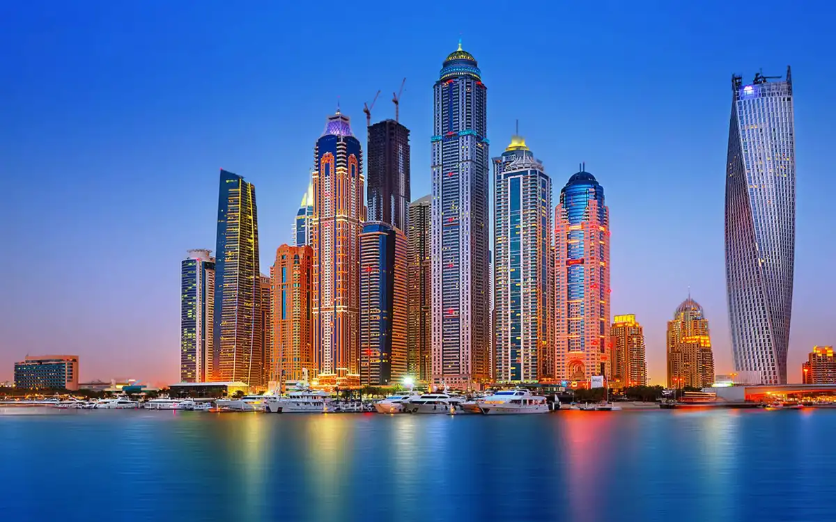 Loisirs nautiques à Dubaï Marina : navigation, jet ski et croisière nocturne