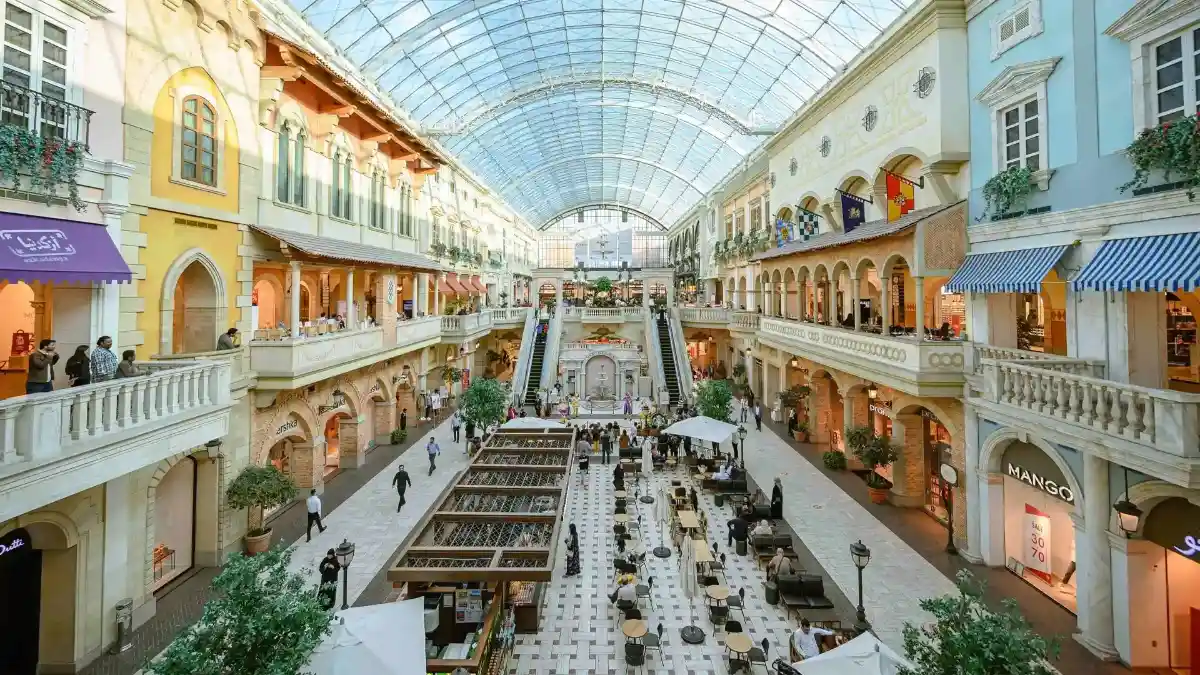 Shopping guide and special offers; tips for smart shopping at Dubai Mall