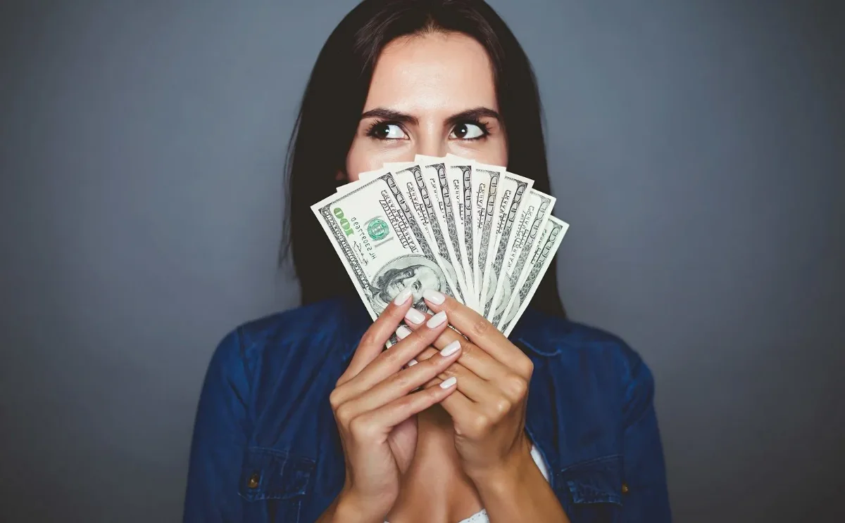 How to obtain government currency for foreign travel