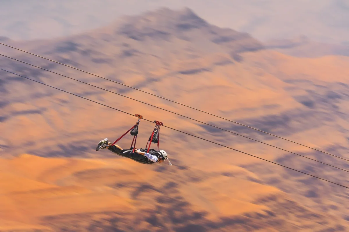 Attrezzature e servizi lungo il percorso della zip-line