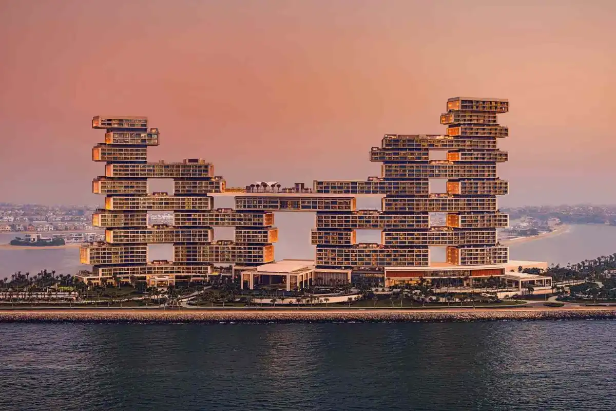 Einrichtungen und Öffnungszeiten von Palm Jumeirah