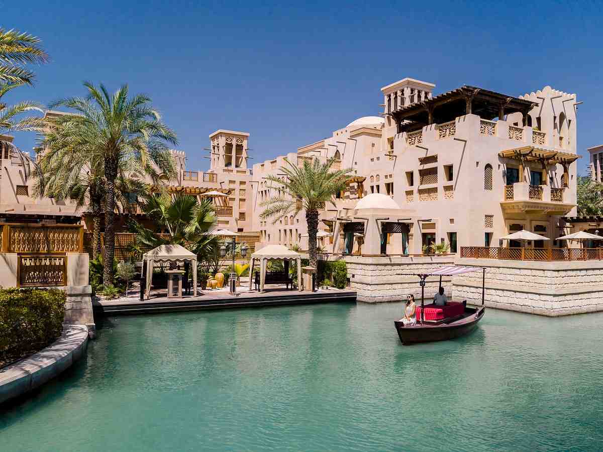Pagsasakay sa bangka sa mga daluyan ng tubig ng Madinat Jumeirah