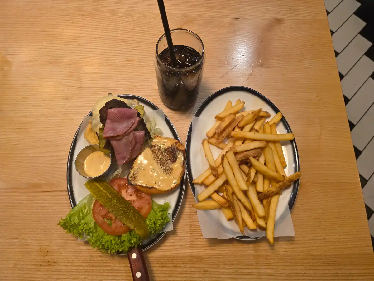Restaurant local