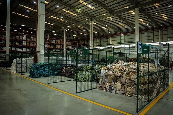 Umwandlung von gefälschter Kleidung in neue Hoffnungen in Dubai